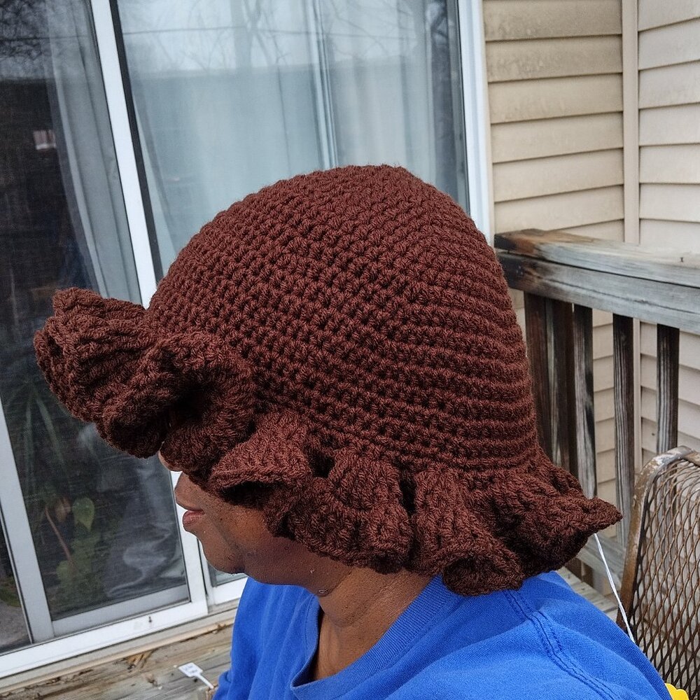 LARGE ruffle hat - Picture 3 of 5